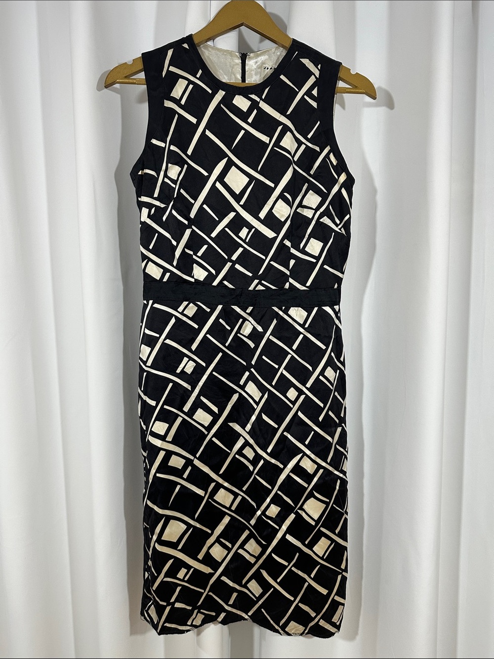 iCe Silk Dress Size 4 Black Ivory Geometric Sleeveless Sheath Dress